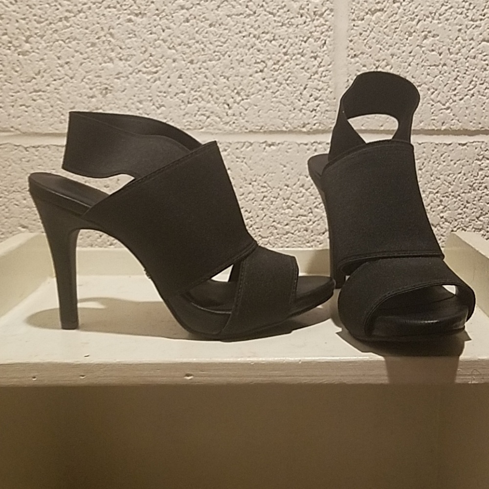 Brand New Simply Vera - Black Heels - Size 7.5